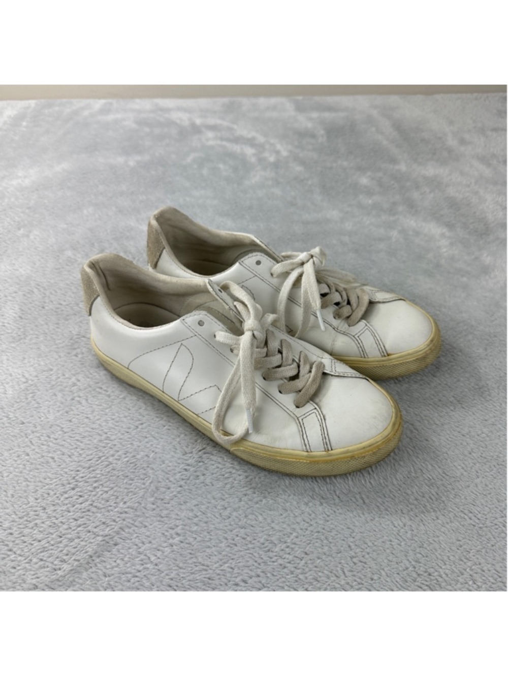 Veja White Leather Sneakers Women's Size US 6/EU 37